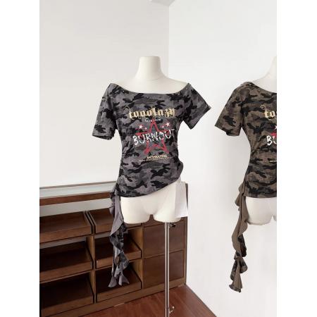 美式迷彩斜肩短袖T恤衫女夏季修身辣妹风字母印花露肩斜领短上衣 服裝批發女裝批發服飾貨源