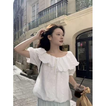 法式甜美风白色泡泡袖衬衫女夏季一字肩荷叶边刺绣纯欲风短款上衣 服裝批發女裝批發服飾貨源