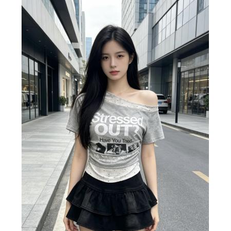 美式复古字母印花斜肩短袖T恤女夏季新款小众设计感上衣 服裝批發女裝批發服飾貨源