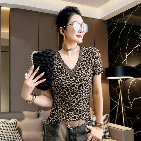 新款烫钻豹纹网纱短袖V领t恤女时尚修身显瘦打底衫潮 服裝批發女裝批發服飾貨源
