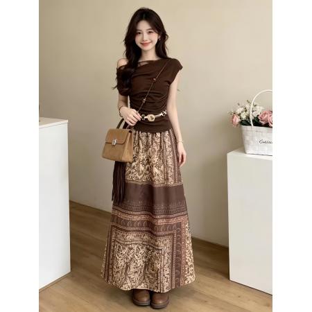 波西米亚风套装女夏季新款斜肩收腰短袖T恤复古印花半身裙两件套 服裝批發女裝批發服飾貨源