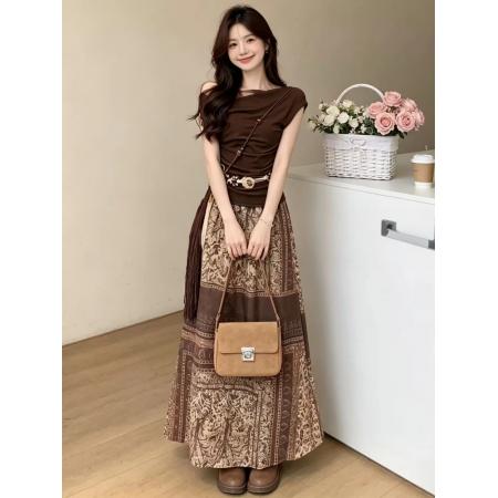 波西米亚风套装女夏季新款斜肩收腰短袖T恤复古印花半身裙两件套 服裝批發女裝批發服飾貨源