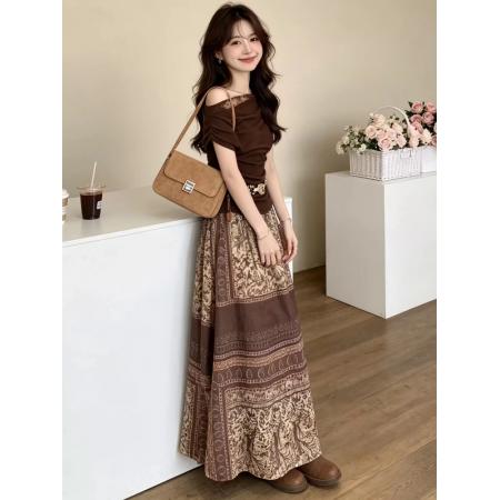 波西米亚风套装女夏季新款斜肩收腰短袖T恤复古印花半身裙两件套 服裝批發女裝批發服飾貨源