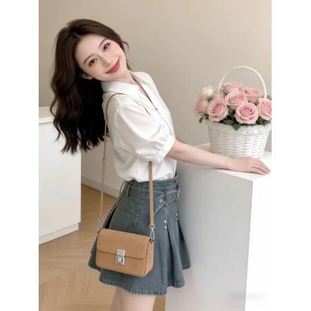 夏日穿搭套装女新款气质减龄V领泡泡袖白色衬衫牛仔百褶裙两件套 服裝批發女裝批發服飾貨源