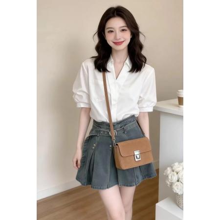 夏日穿搭套装女新款气质减龄V领泡泡袖白色衬衫牛仔百褶裙两件套 服裝批發女裝批發服飾貨源