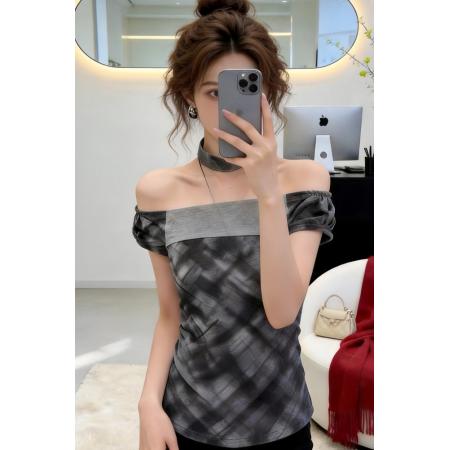 BY17682# 美式辣妹一字肩露肩短袖t恤女夏季新款修身收腰设计感短款上衣潮 服裝批發女裝批發服飾貨源