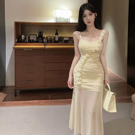 BY17690# 温柔风立体花饰吊带连衣裙收腰显身材褶皱开叉晚宴裙 服裝批發女裝批發服飾貨源