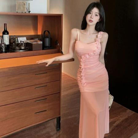 BY17690# 温柔风立体花饰吊带连衣裙收腰显身材褶皱开叉晚宴裙 服裝批發女裝批發服飾貨源