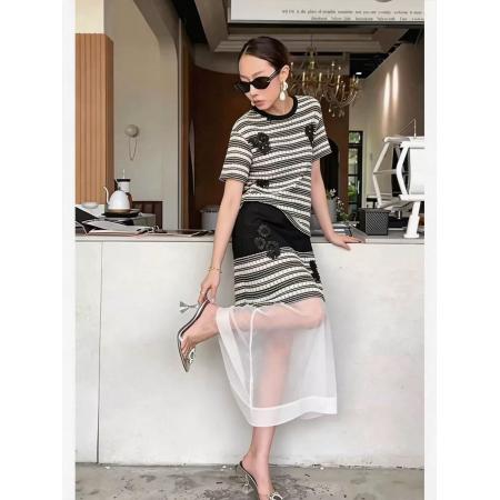 夏天套装女款新款休闲黑色条纹立体花朵短袖t恤半身裙两件套 服裝批發女裝批發服飾貨源