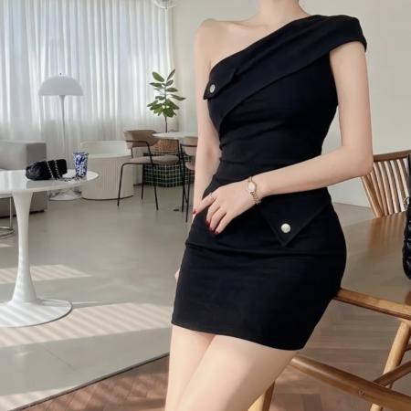 BY17702# 斜领露肩不规则金属扣包臀连衣裙 服裝批發女裝批發服飾貨源