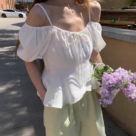 韩国chic春夏一字肩小衫下摆不规则荷叶边纯色泡泡袖雪纺衫上衣女 服裝批發女裝批發服飾貨源