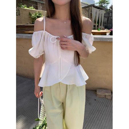 韩国chic春夏一字肩小衫下摆不规则荷叶边纯色泡泡袖雪纺衫上衣女 服裝批發女裝批發服飾貨源