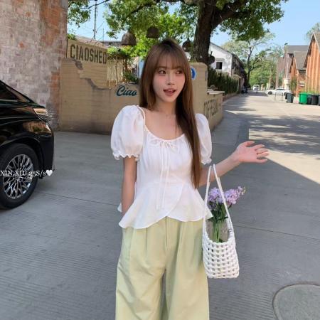 韩国chic春夏一字肩小衫下摆不规则荷叶边纯色泡泡袖雪纺衫上衣女 服裝批發女裝批發服飾貨源