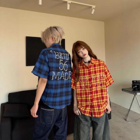 美式复古钉珠格子短袖衬衫男女夏宽松情侣设计感珍珠五分袖衬衣 服裝批發女裝批發服飾貨源