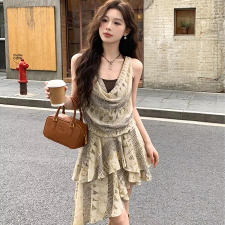 小众设计感挂脖荡领收腰修身连衣裙女飘逸不规则裙摆度假风短裙 服裝批發女裝批發服飾貨源