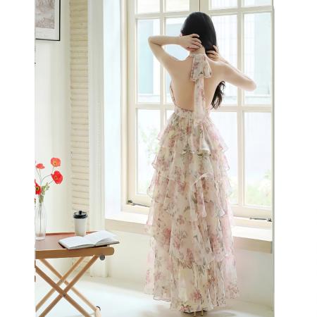 法式度假连衣裙女纯欲性感露背挂脖雪纺印花蛋糕长裙生日礼服 服裝批發女裝批發服飾貨源