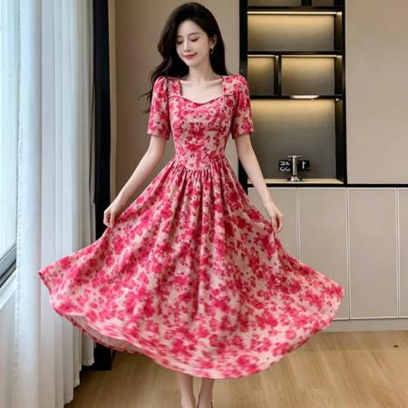 ins风夏季新款法式方领口印花碎花连衣裙女收腰显瘦长款度假裙子 服裝批發女裝批發服飾貨源