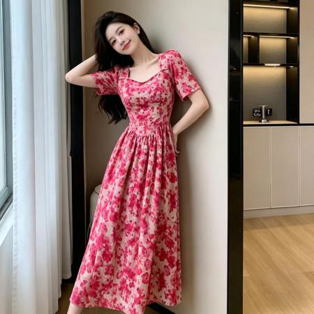 ins风夏季新款法式方领口印花碎花连衣裙女收腰显瘦长款度假裙子 服裝批發女裝批發服飾貨源