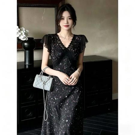 法式气质独特漂亮斜裁掐腰连衣裙女蕾丝拼接夏季度假风裙子 服裝批發女裝批發服飾貨源