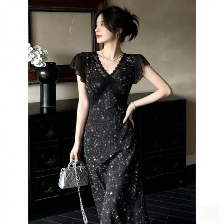 法式气质独特漂亮斜裁掐腰连衣裙女蕾丝拼接夏季度假风裙子 服裝批發女裝批發服飾貨源