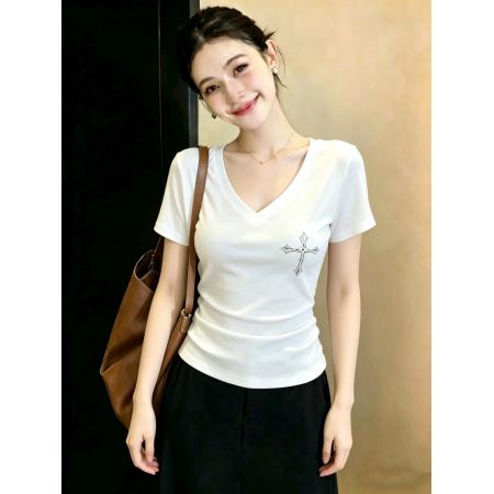 BY17919# ～胖MM大码设计感印花十字架T恤女纯欲掐腰显瘦正肩V领上衣 服裝批發女裝批發服飾貨源