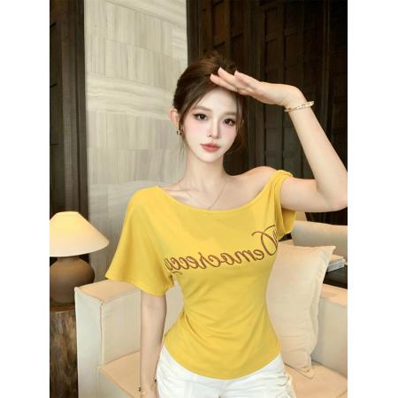 BY17963# 字母烫钻扭结斜肩短袖t恤女夏季设计感辣妹露肩短袖上衣 服裝批發女裝批發服飾貨源