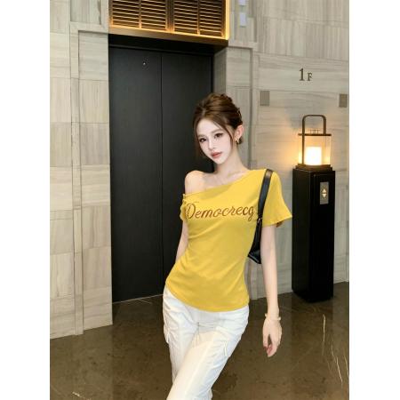 BY17963# 字母烫钻扭结斜肩短袖t恤女夏季设计感辣妹露肩短袖上衣 服裝批發女裝批發服飾貨源