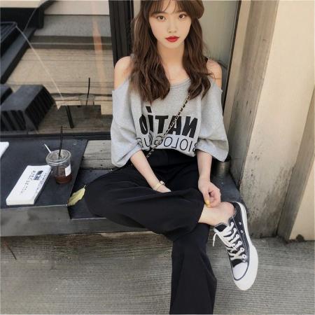 BY18217# 胖MM纯欲风一字领吊带露肩短袖T恤女300斤大码设计感宽松遮肚上衣  服裝批發女裝批發服飾貨源