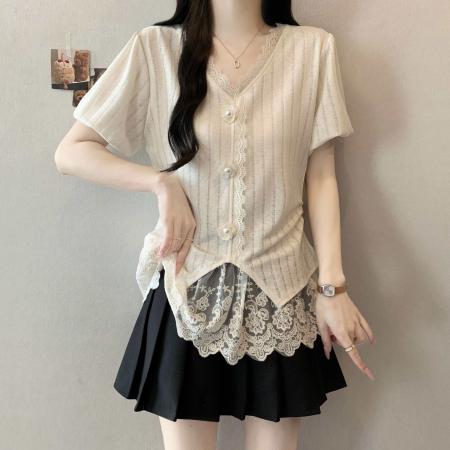 BY18226# ～韩版夏季新款修身v领拼接蕾丝花边减龄气质显瘦泡泡袖小衫  服裝批發女裝批發服飾貨源