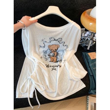 BY18272# 夏季新款宽松显瘦百搭斜肩小熊印花长袖T恤女上衣防晒罩衫潮  服裝批發女裝批發服飾貨源