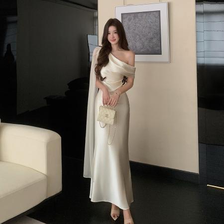 BY18347# 暮光新款白色缎面斜肩连衣裙高级感飘带修身礼服  服裝批發女裝批發服飾貨源