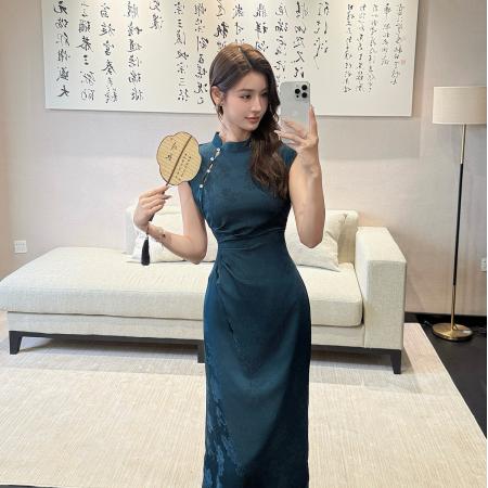BY18352# 新中式气质镂空设计缎面提花改良旗袍显瘦显白连衣裙长裙女  服裝批發女裝批發服飾貨源