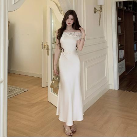 BY18357# 戛纳月光白色缎面轻礼服修身收腰斜肩扭结无袖连衣裙夏装女  服裝批發女裝批發服飾貨源