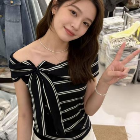 BY18372# 新款韩系纯欲风一字肩条纹针织衫女夏季露肩百搭减龄气质上衣 服裝批發女裝批發服飾貨源