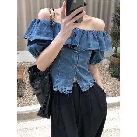 BY18373# 港风荷叶边短袖牛仔衬衫女夏天设计感复古别致一字领露肩辣妹上衣 服裝批發女裝批發服飾貨源