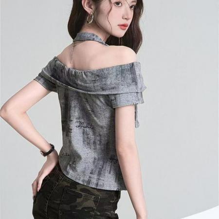 BY18383# 美式辣妹风穿搭扎染一字肩短袖t恤女夏季御姐设计感收腰露肩上衣 服裝批發女裝批發服飾貨源