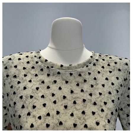 BY18407# 圆领正肩爱心植绒设计感短袖t恤女夏季新款修身不对称垫肩上衣服 服裝批發女裝批發服飾貨源