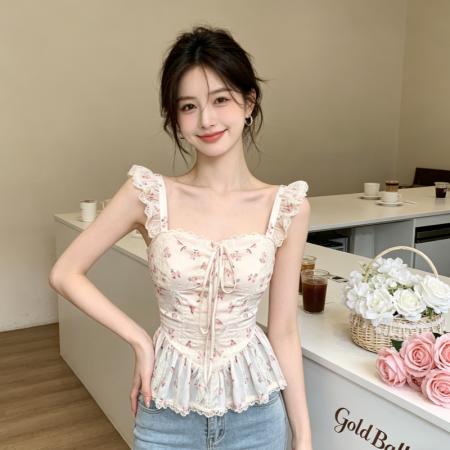 BY18451# 小飞袖方领碎花衬衫女夏季新款法式设计感修身气质荷叶边上衣 服裝批發女裝批發服飾貨源