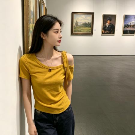 BY18453# 黄色斜肩短袖t恤女夏显瘦百搭露肩绑带设计辣妹上衣 服裝批發女裝批發服飾貨源