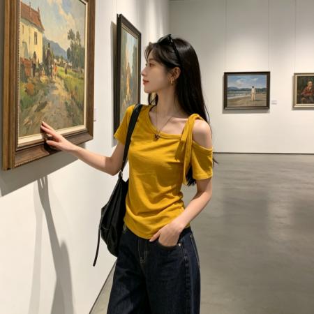 BY18453# 黄色斜肩短袖t恤女夏显瘦百搭露肩绑带设计辣妹上衣 服裝批發女裝批發服飾貨源