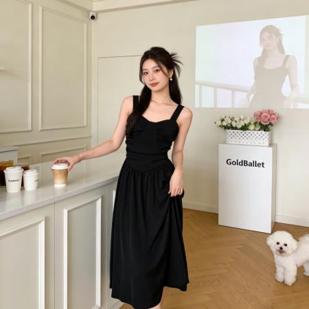 BY18457# 春夏新款法式黑色吊带连衣裙女气质褶皱显瘦修身长裙 服裝批發女裝批發服飾貨源
