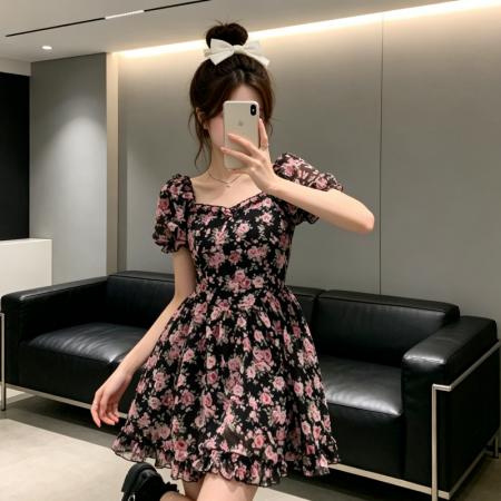 BY18464# 法式复古纯欲甜辣风初恋茶歇碎花连衣裙子女收腰气质小个子短裙夏 服裝批發女裝批發服飾貨源