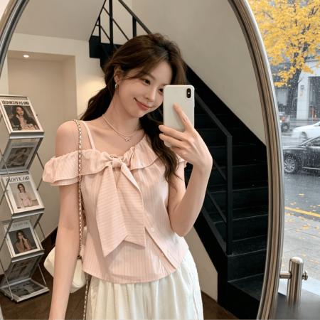 BY18467# 韩系甜美粉色条纹斜肩短袖衬衫女夏季修身收腰设计感别致绝美上衣 服裝批發女裝批發服飾貨源