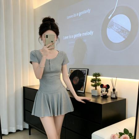 BY18472# 两件套灰色修身短袖连衣裙+短裤女收腰抽褶A字裙短裙 服裝批發女裝批發服飾貨源