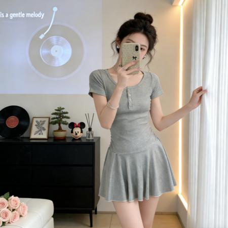 BY18472# 两件套灰色修身短袖连衣裙+短裤女收腰抽褶A字裙短裙 服裝批發女裝批發服飾貨源