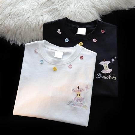 BY18532# 刺绣贴布+纽扣+内里铺布纯棉短袖t恤男女 服裝批發女裝批發服飾貨源