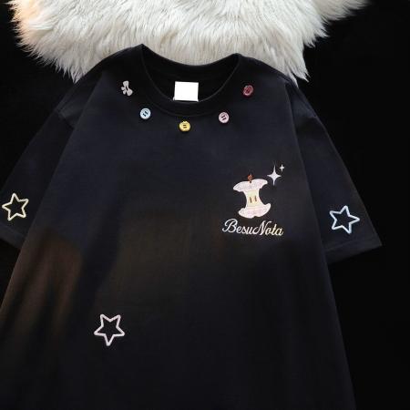 BY18532# 刺绣贴布+纽扣+内里铺布纯棉短袖t恤男女 服裝批發女裝批發服飾貨源