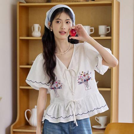 BY18570# 法式气质刺绣泡泡袖衬衫女夏季新款独特别致漂亮小衫百搭上衣 服裝批發女裝批發服飾貨源