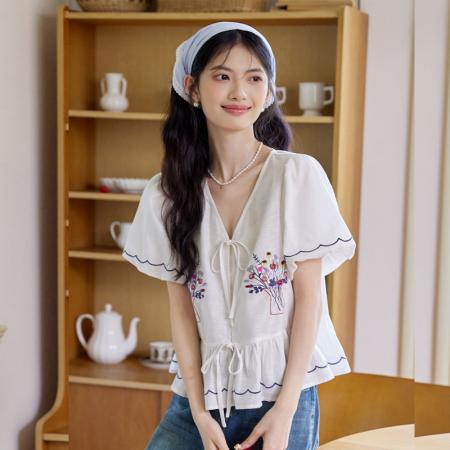 BY18570# 法式气质刺绣泡泡袖衬衫女夏季新款独特别致漂亮小衫百搭上衣 服裝批發女裝批發服飾貨源