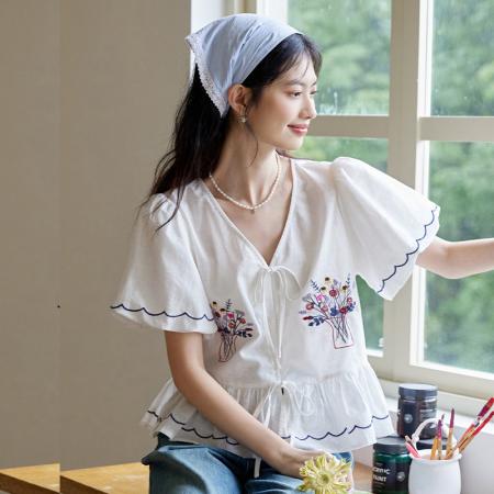 BY18570# 法式气质刺绣泡泡袖衬衫女夏季新款独特别致漂亮小衫百搭上衣 服裝批發女裝批發服飾貨源